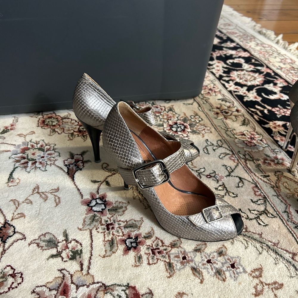 Heels size 9